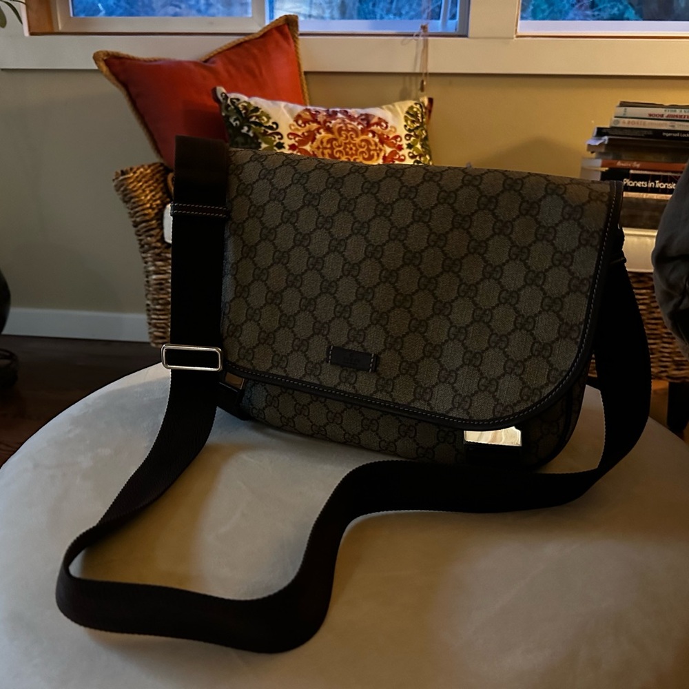 Men or Women’s GUCCI Brown Designer Messenger Bag
